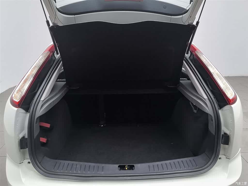 Ford Focus, 2013 16