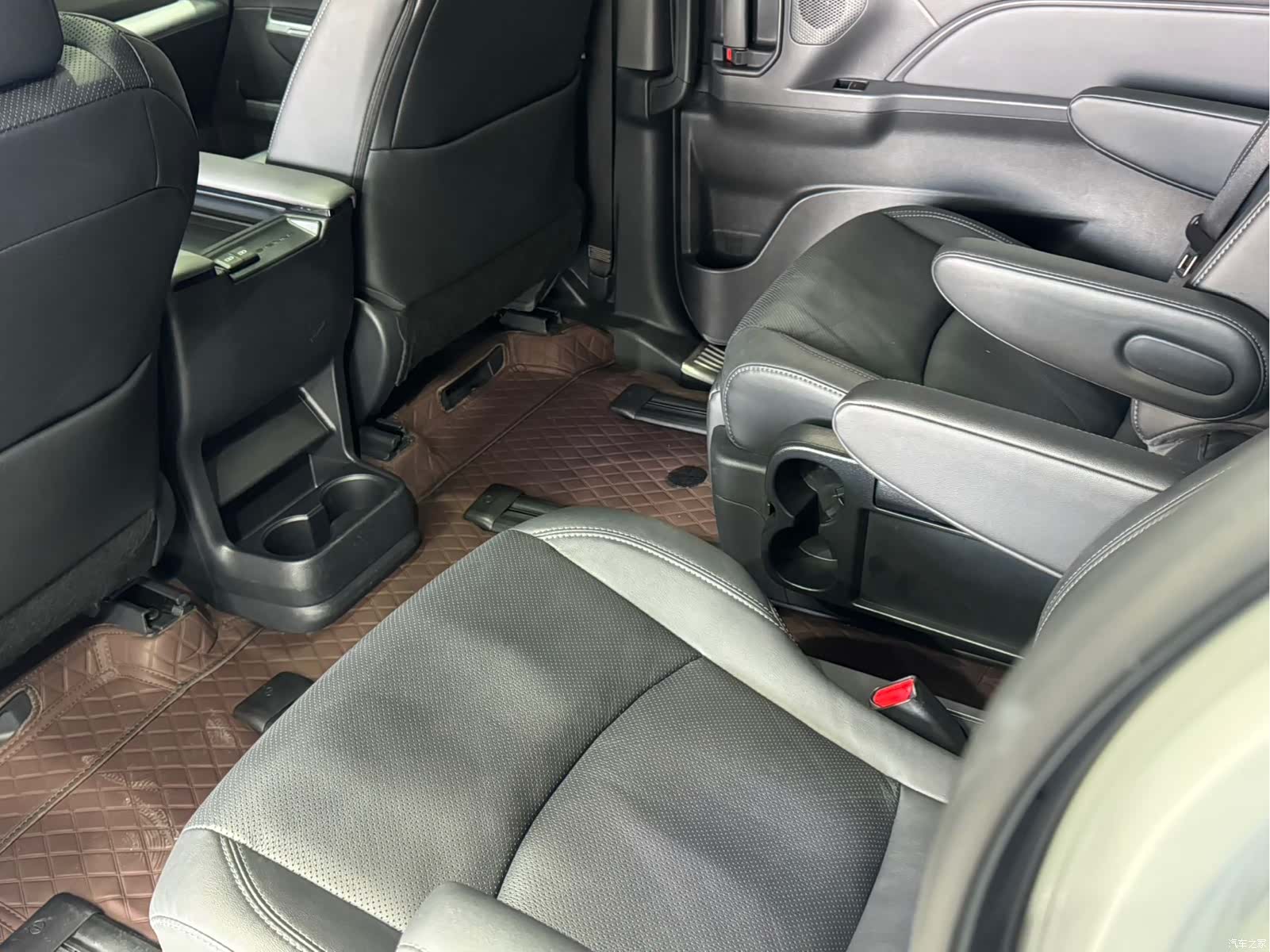 Toyota Sienna, 2024 7