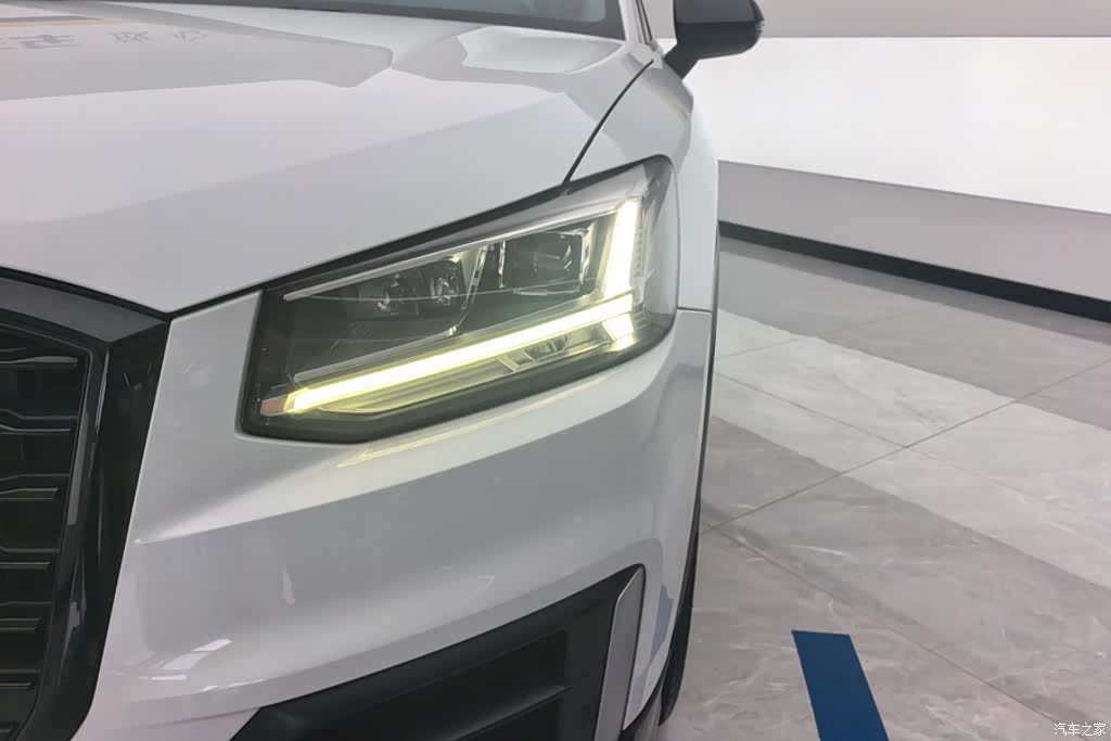 Audi Q2L, 2020 все фото