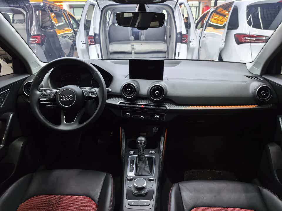Audi Q2L