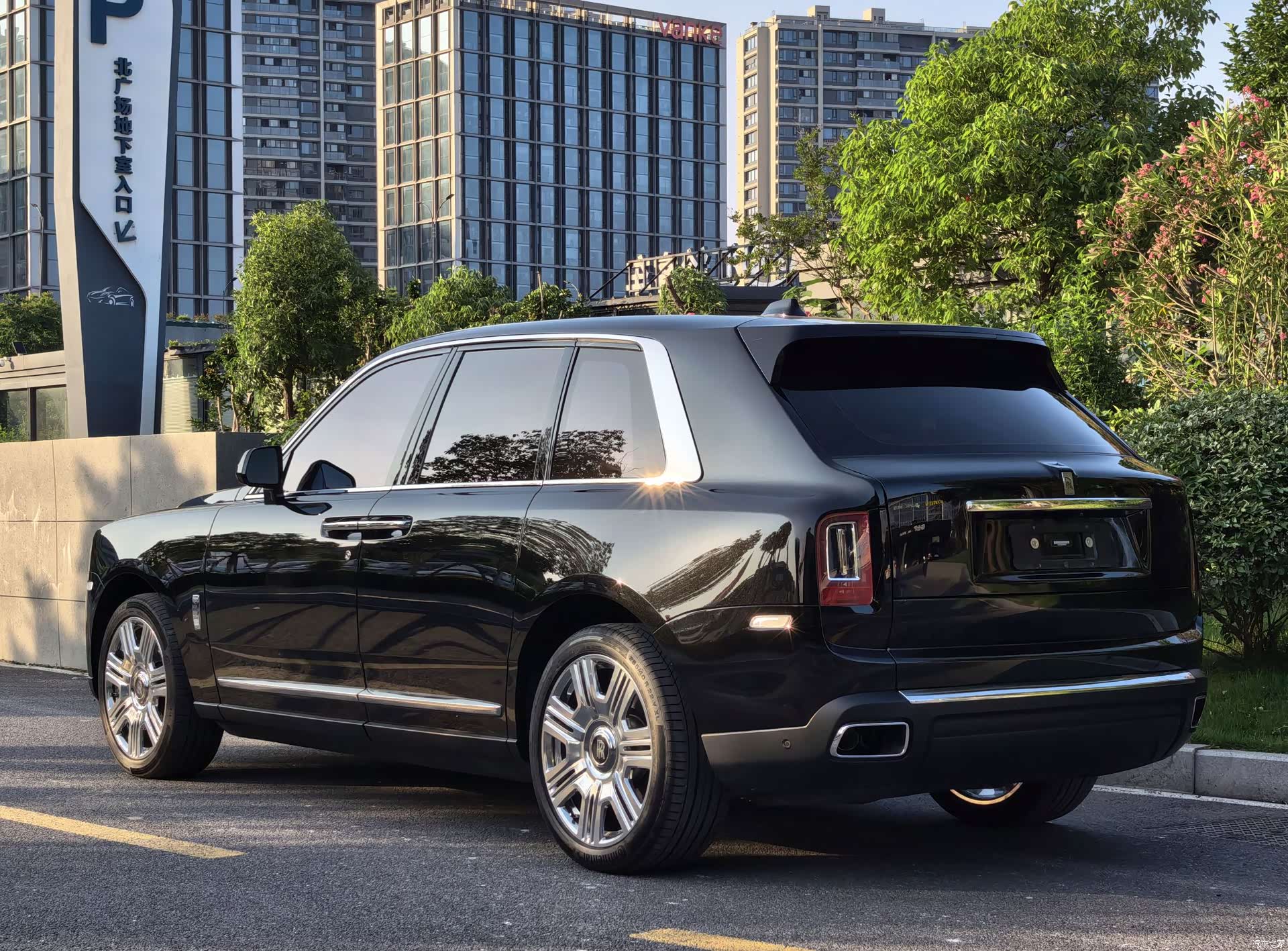 Rolls-Royce Cullinan, 2022 4