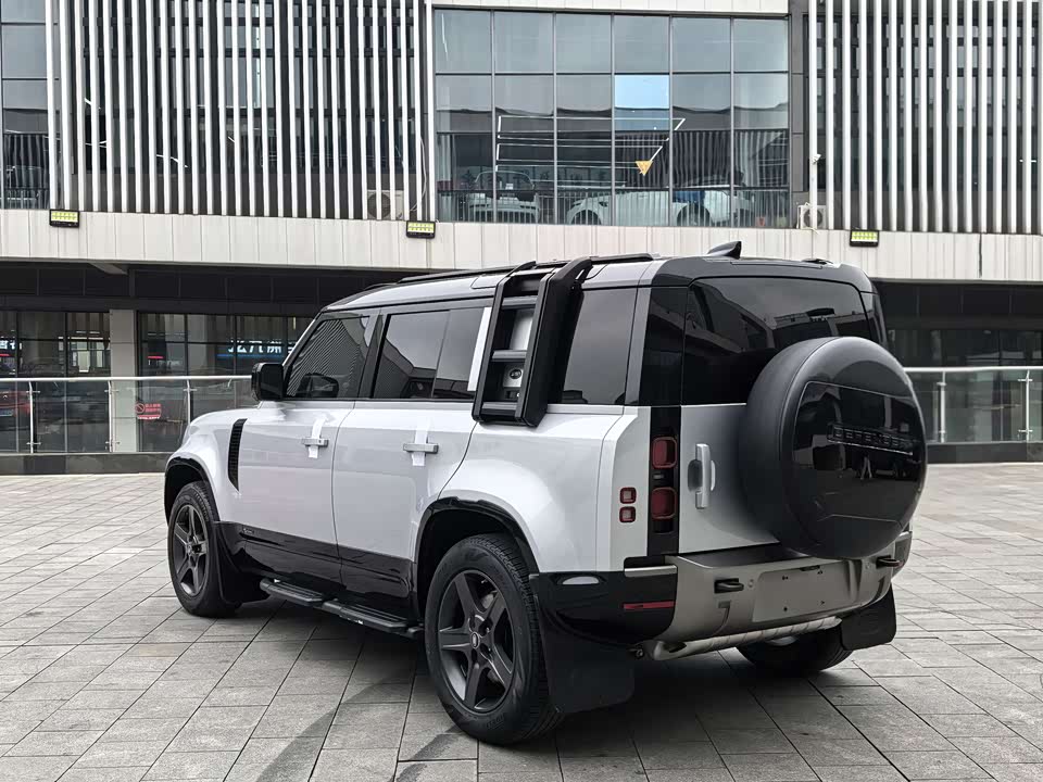 Land Rover guard