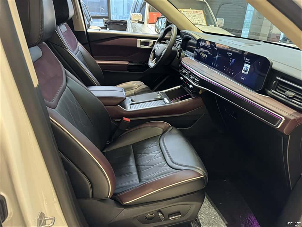 Ford Explorer, 2023 19