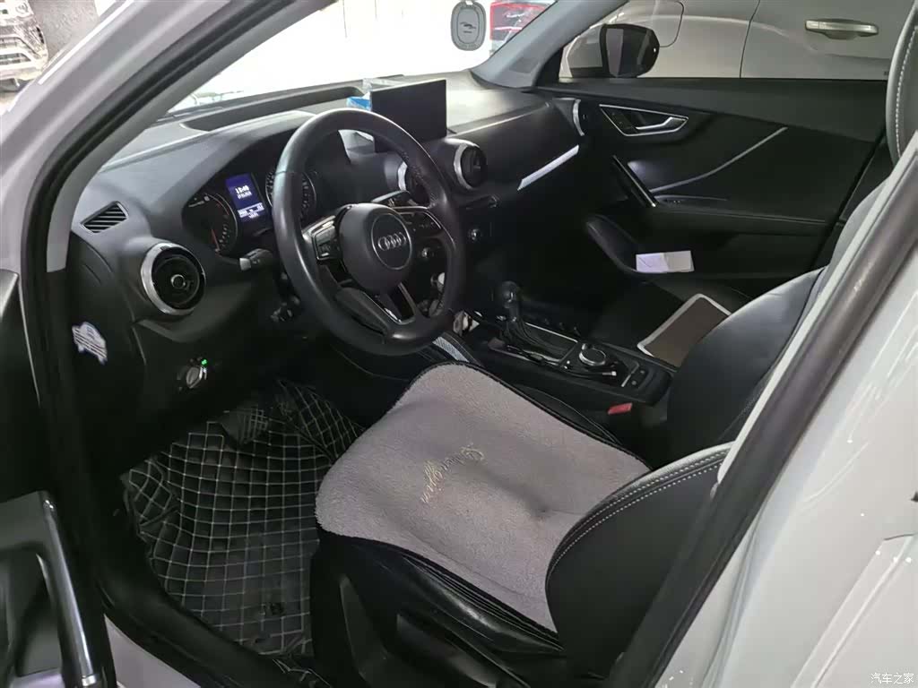 Audi Q2L, 2022 все фото