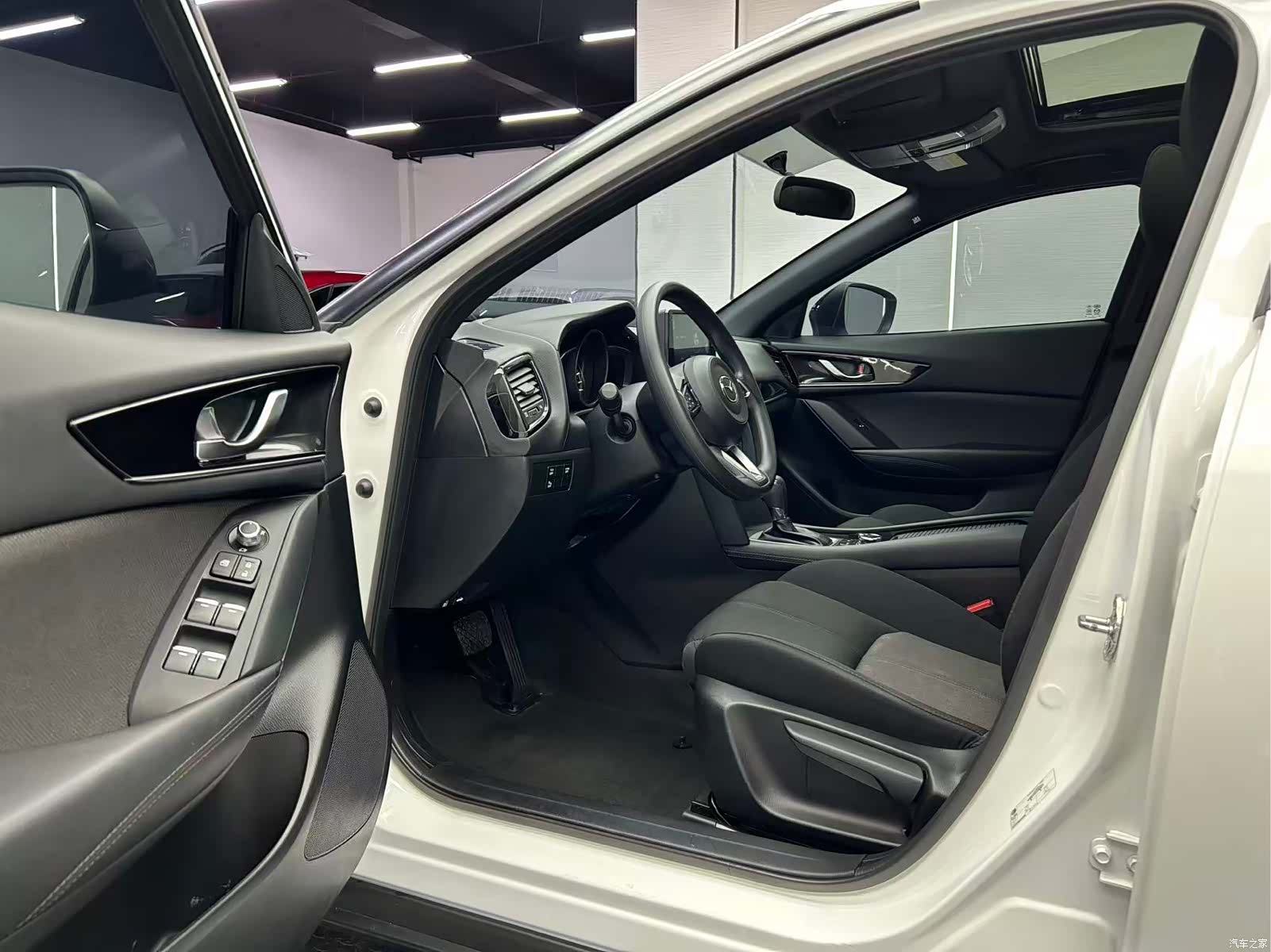 Mazda CX-4, 2023 9