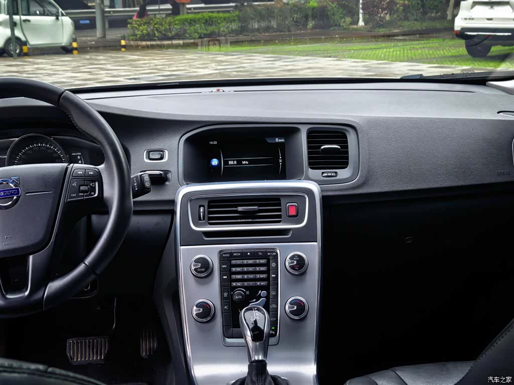 Volvo V60, 2017 15