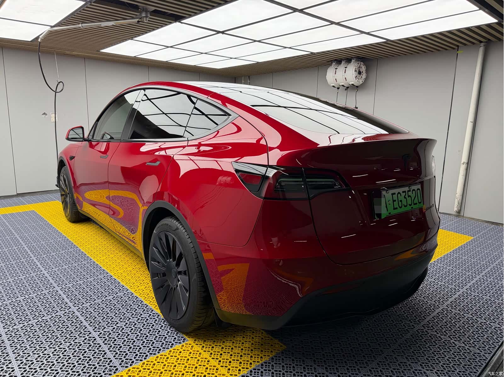 Tesla Model Y, 2023 4