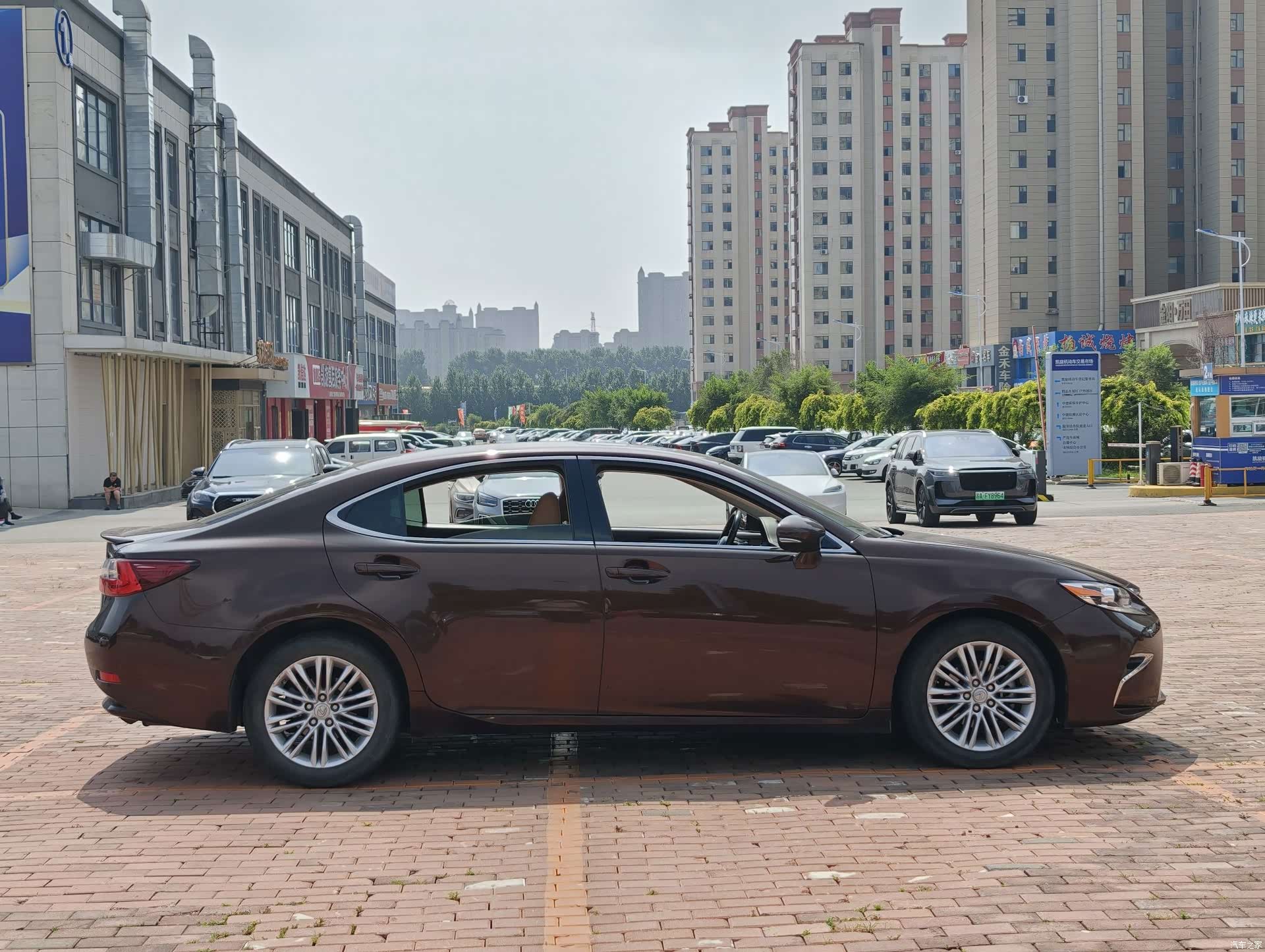 Lexus ES, 2017 8