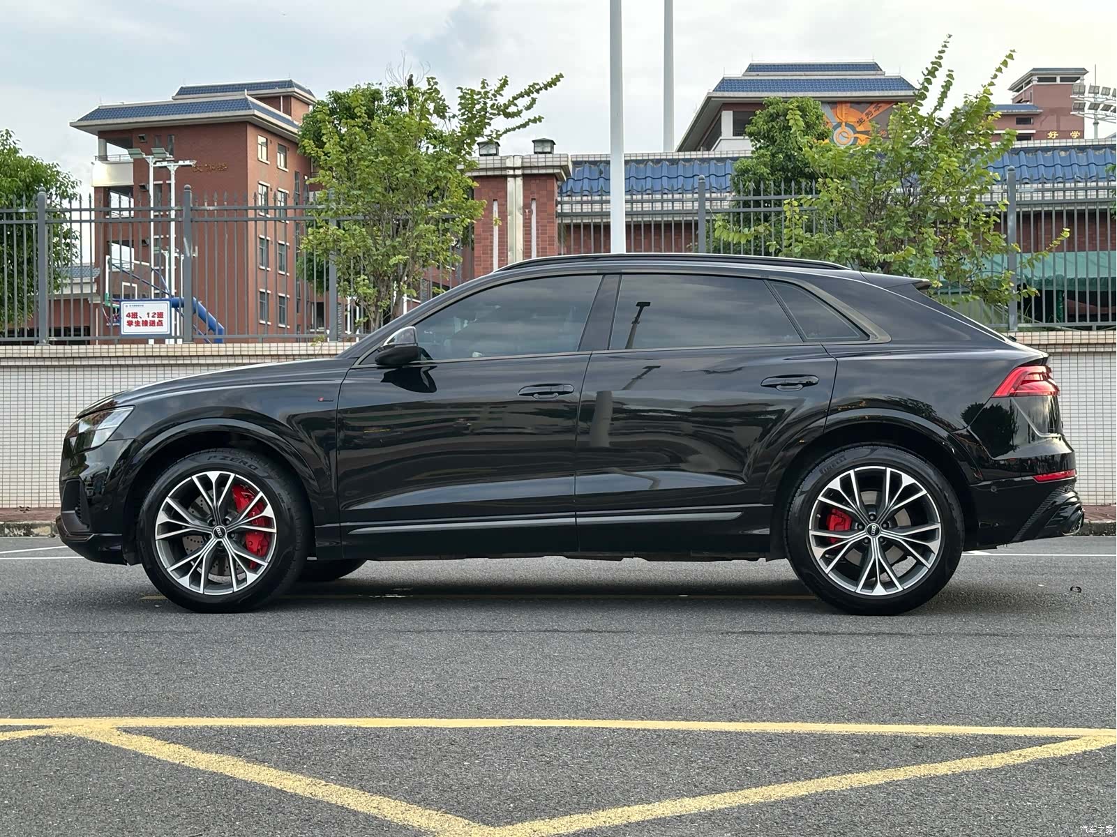 Audi Q8, 2023 7