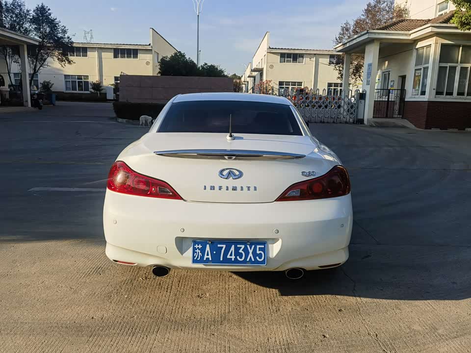 Infiniti Q60