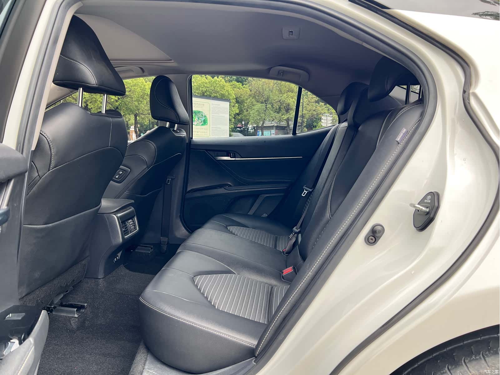 Toyota Camry, 2023 все фото