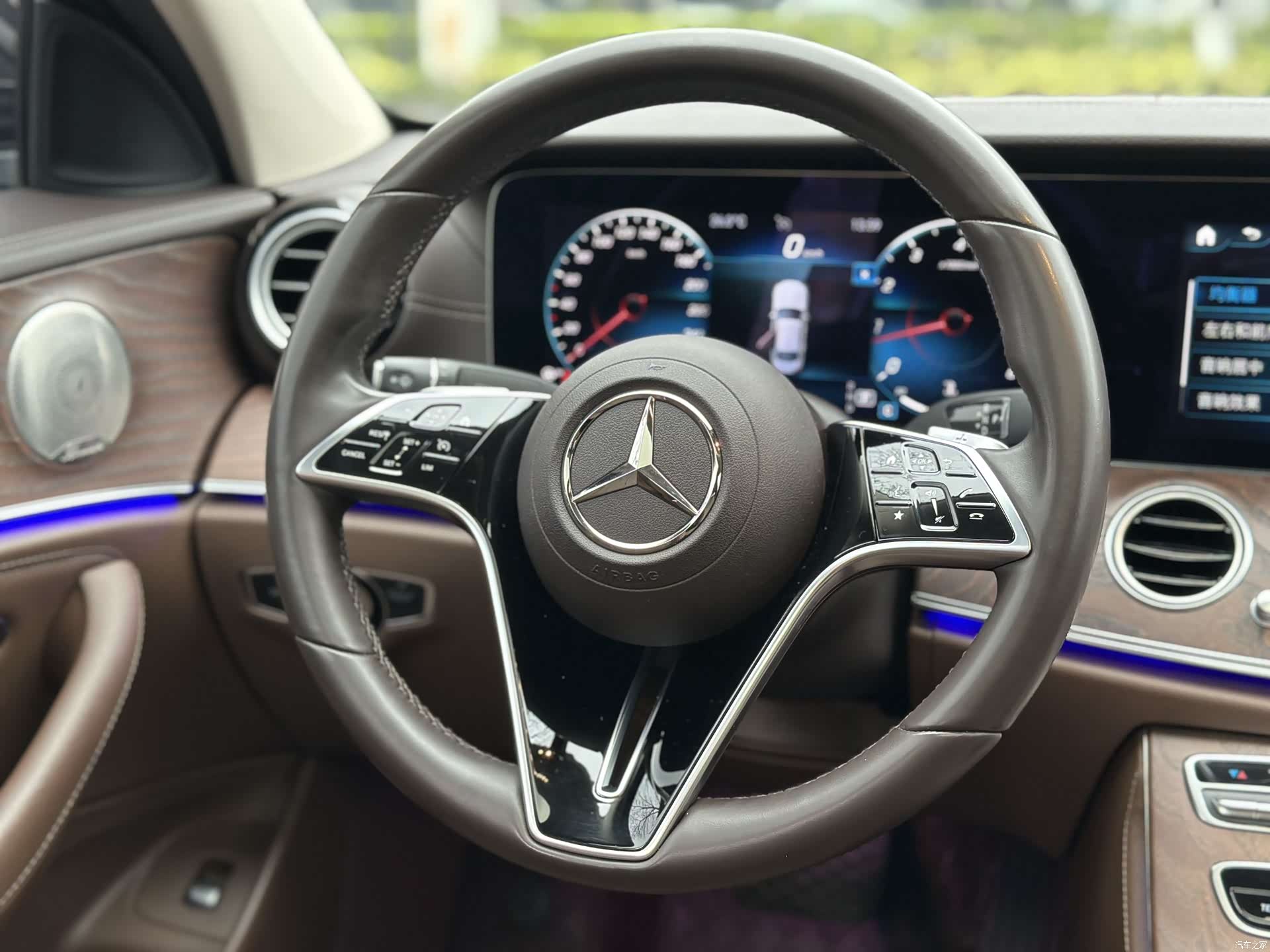 Mercedes-Benz E-Class, 2022 13