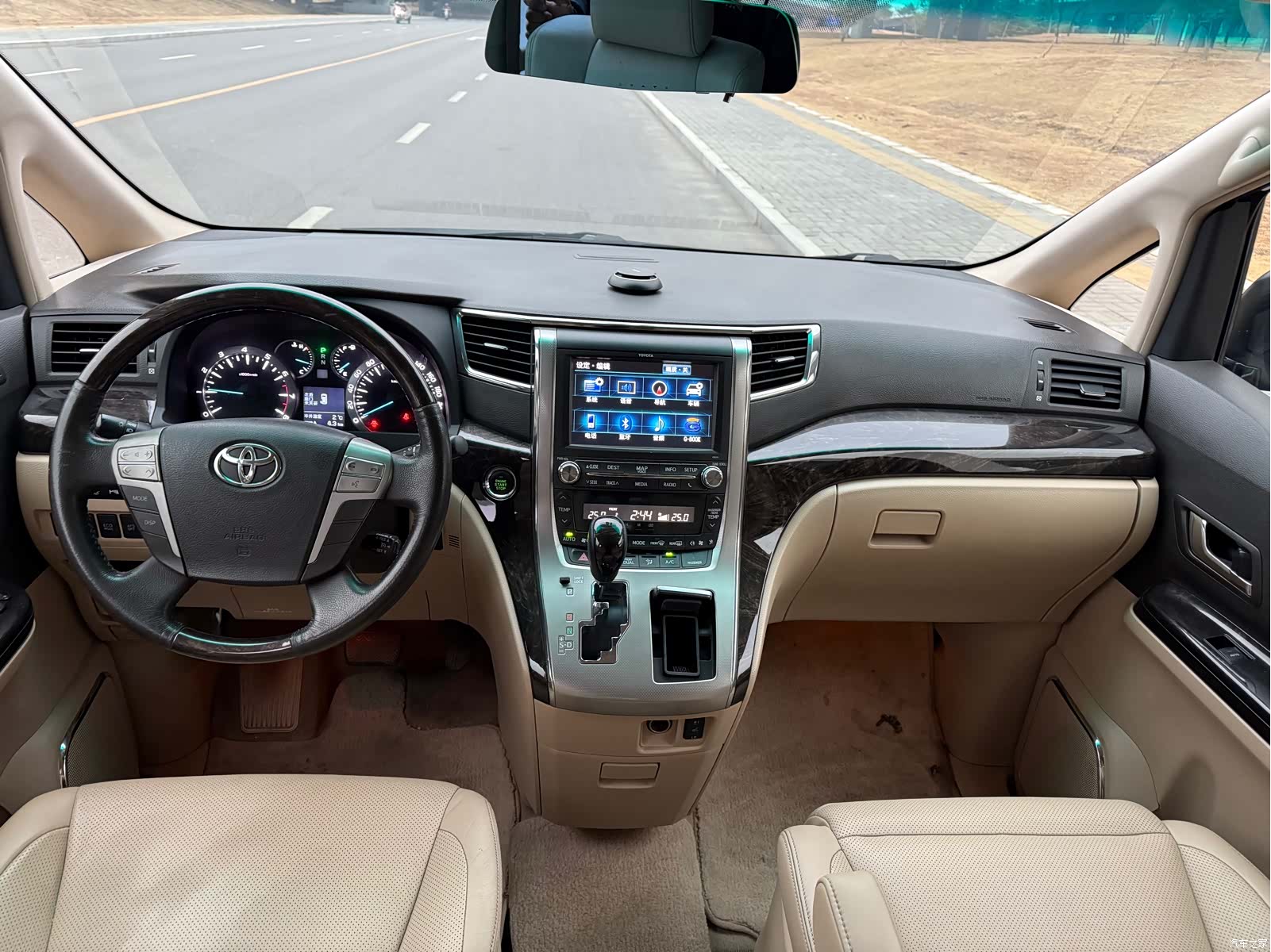 Toyota Alphard, 2014 6