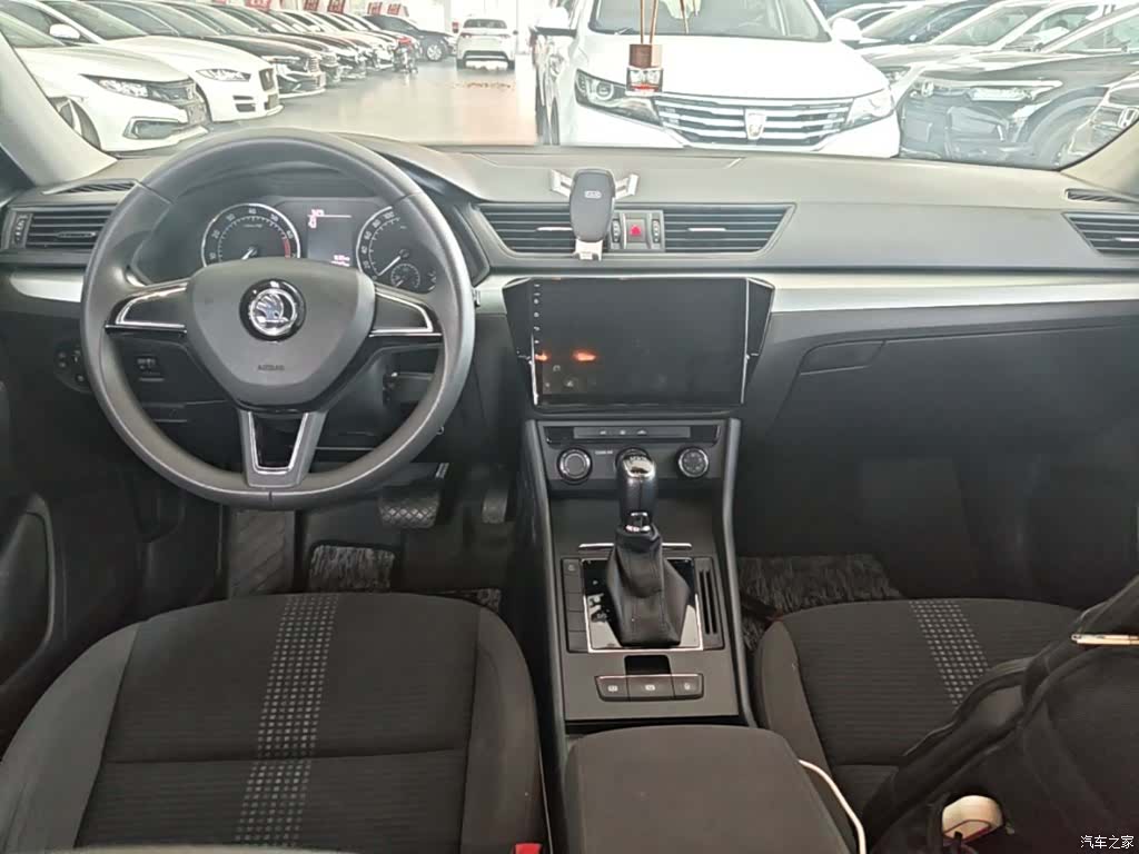 Skoda Superb, 2018 10