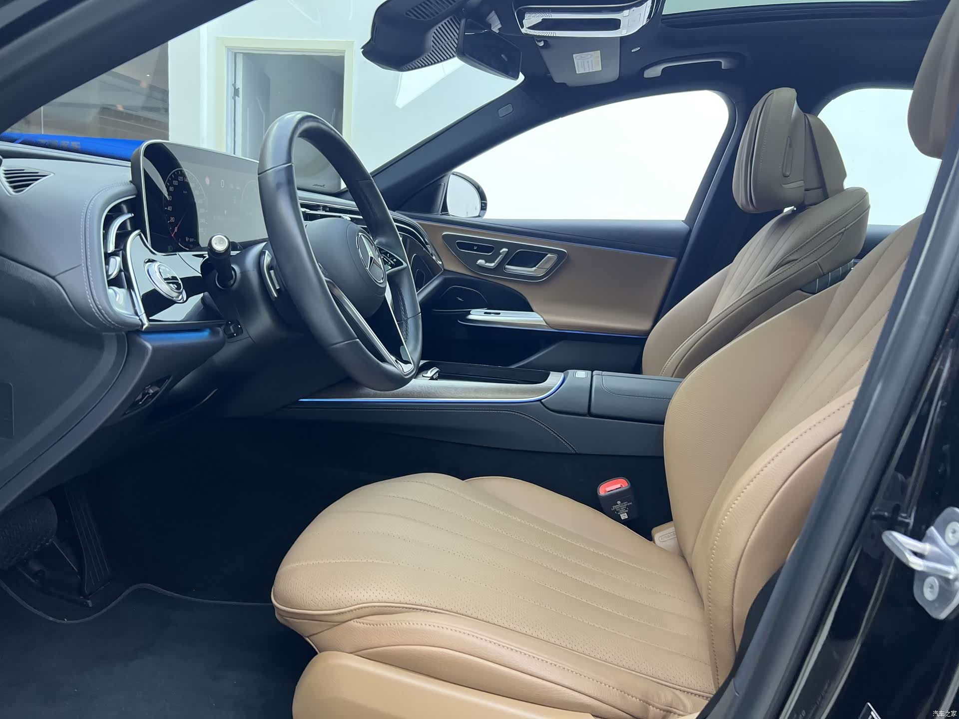 Mercedes-Benz E-Class, 2025 4