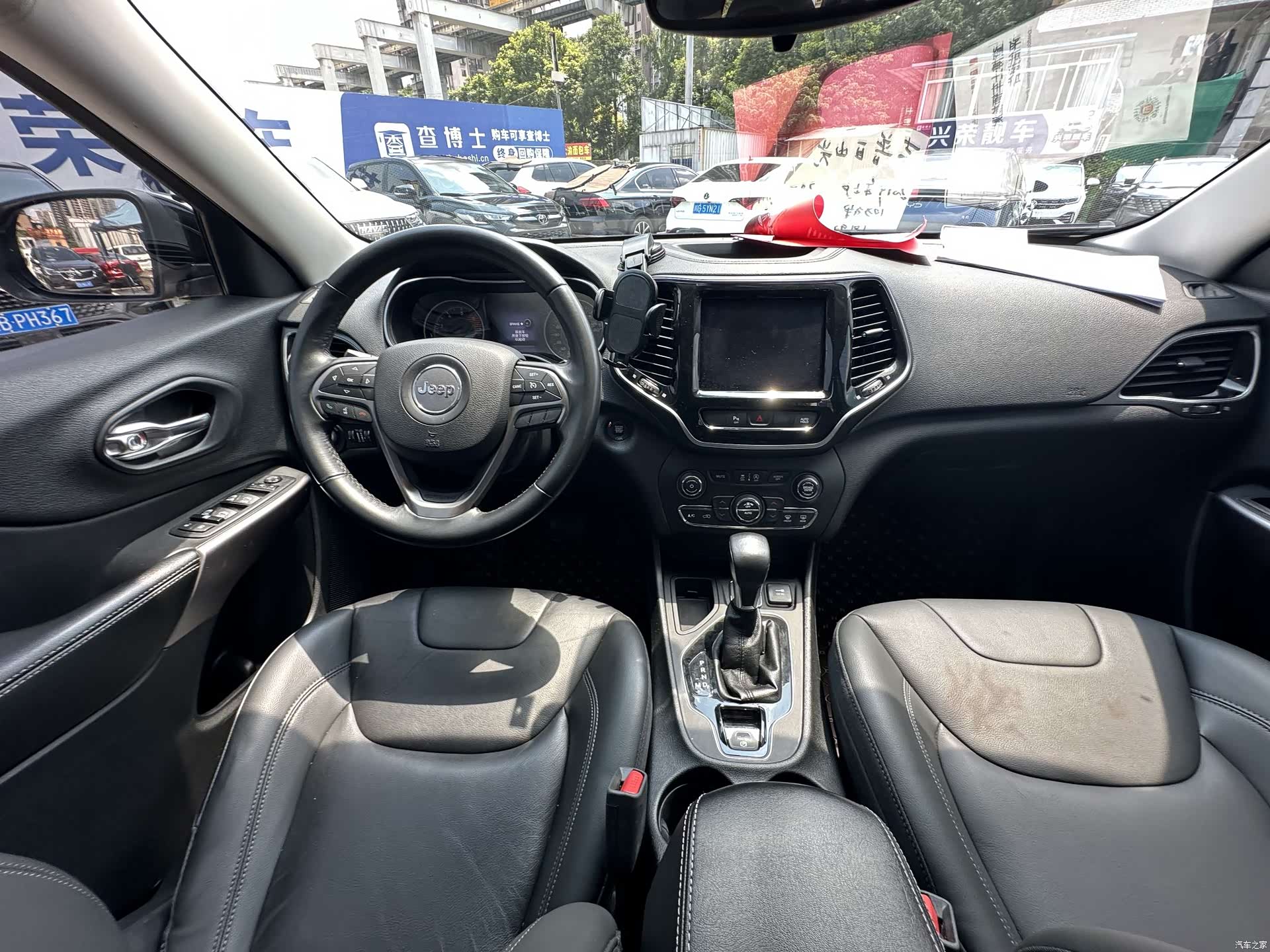 Jeep Cherokee, 2019 13