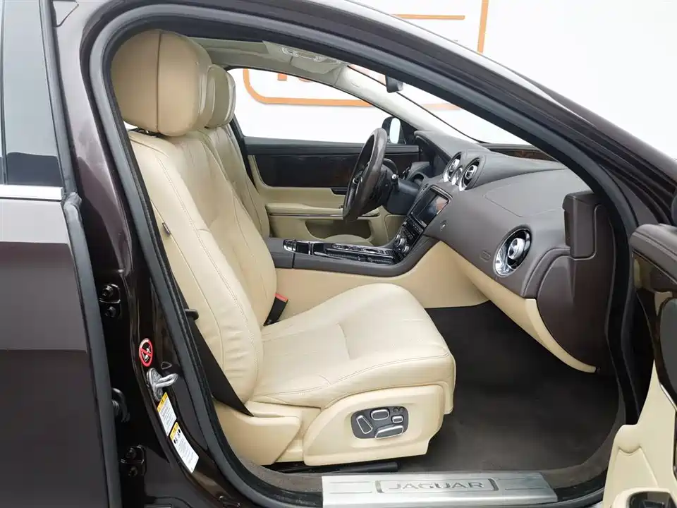 Jaguar XJ Jaguar XJ