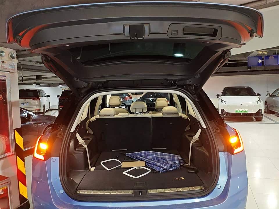 NIO ES8