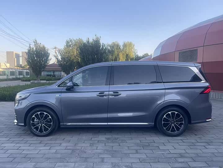 Roewe Imax8, 2023 года фото 6