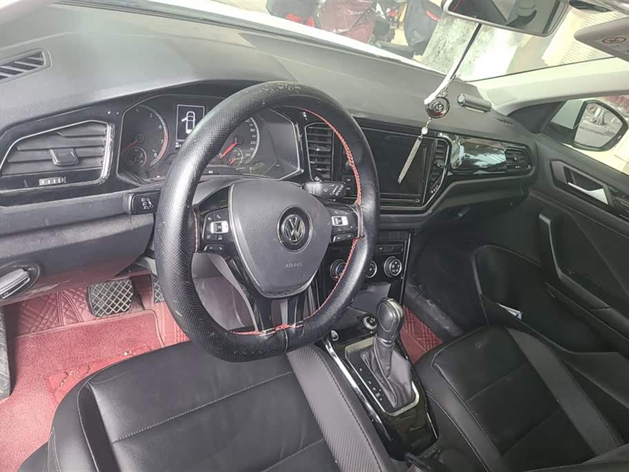 Volkswagen T-ROC exploring Songs