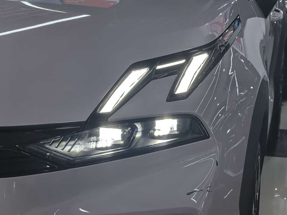 Lynk & Co 06 EM-P