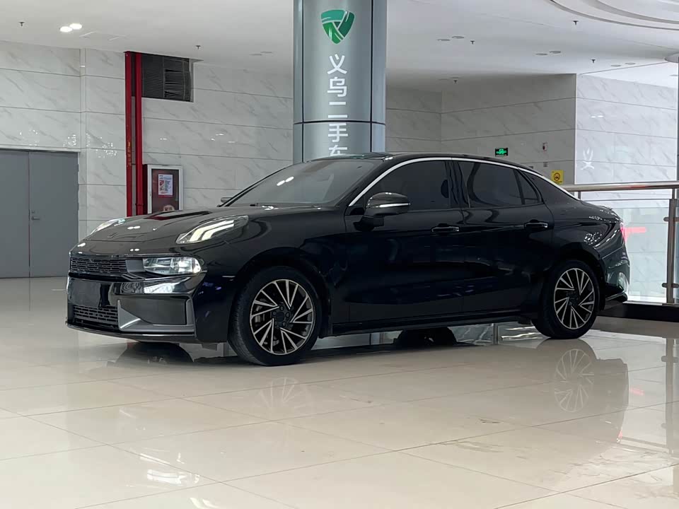 Lynk & Co 03