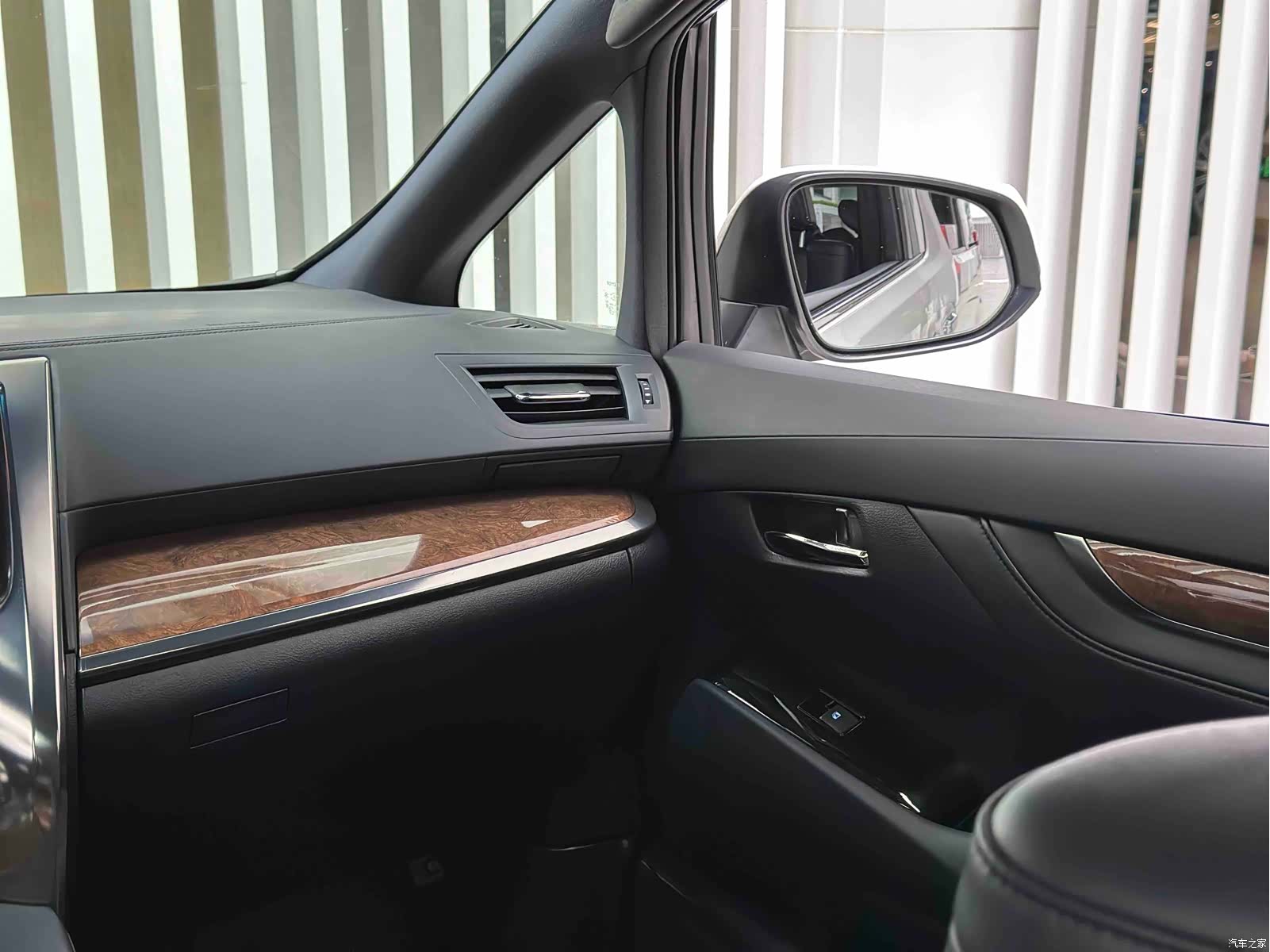 Toyota Alphard, 2020 15