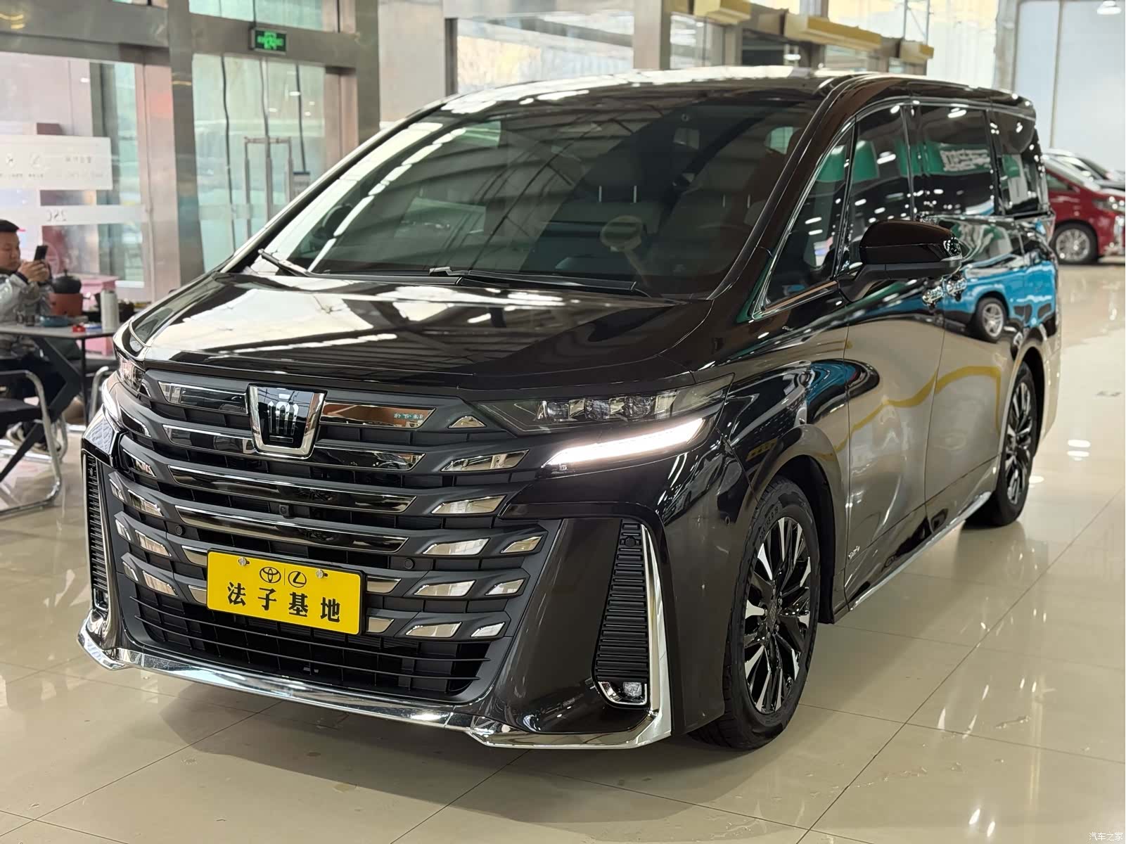 Toyota Vellfire, 2024 4