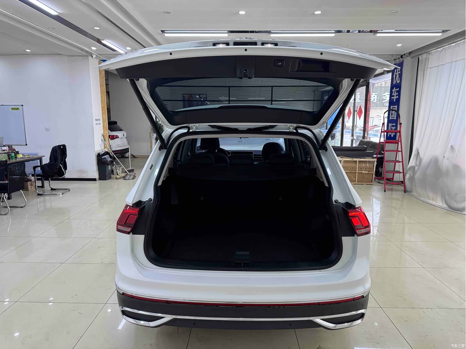 Volkswagen Tiguan L, 2023 20