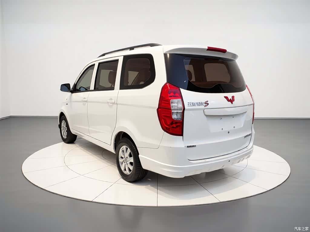 Wuling Hongguang, 2018 все фото