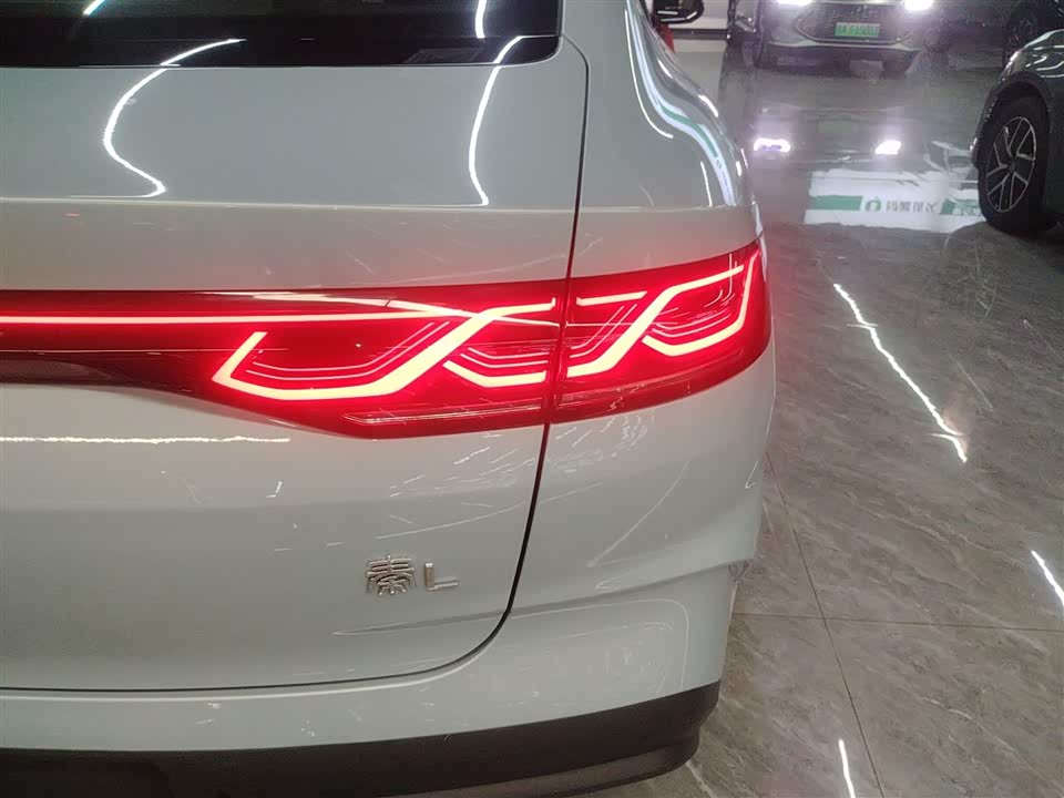 BYD Qin L BYD Qin L
