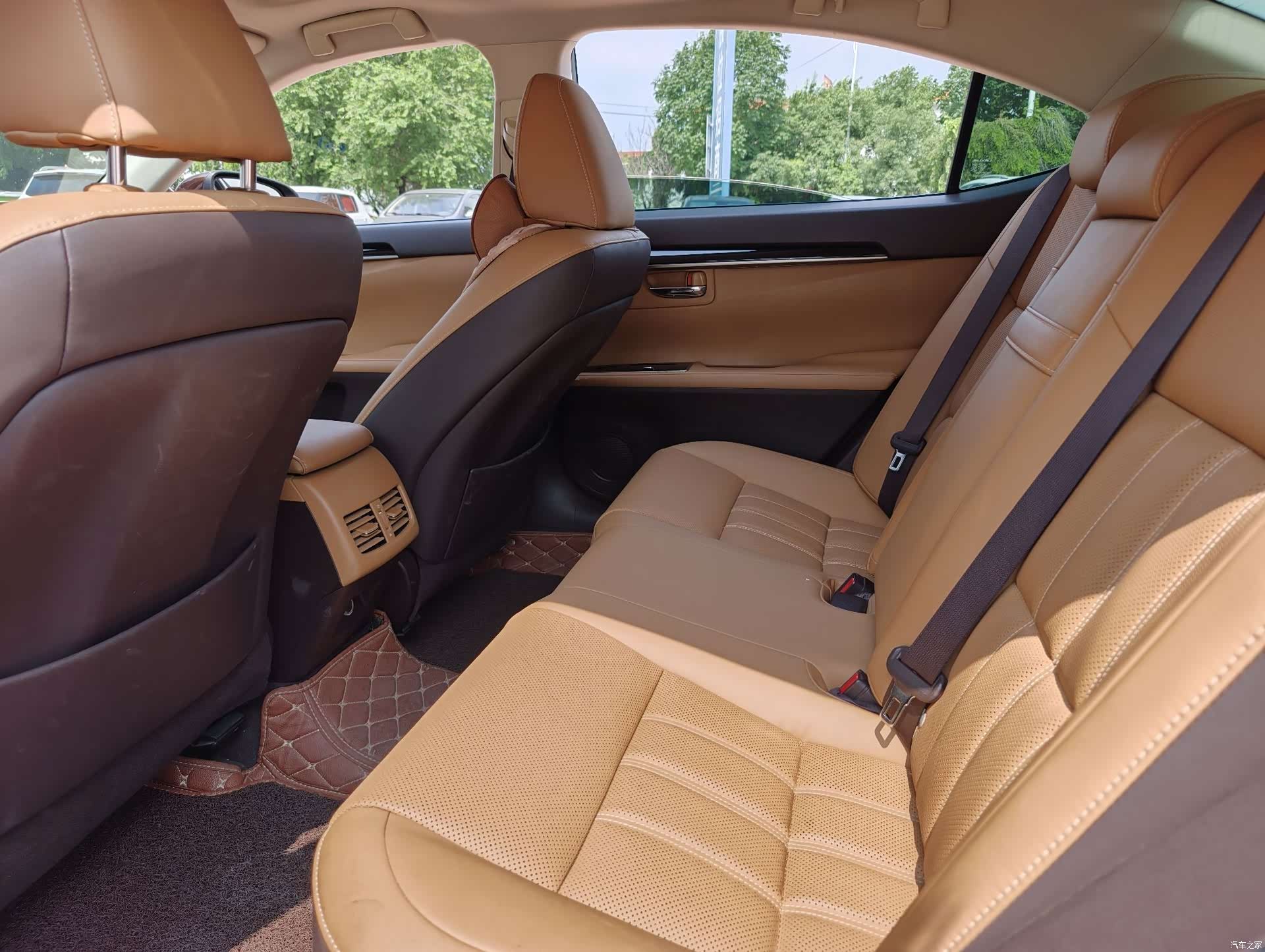 Lexus ES, 2017 все фото