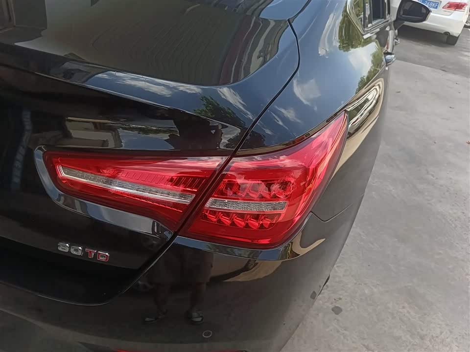 Hongqi H5