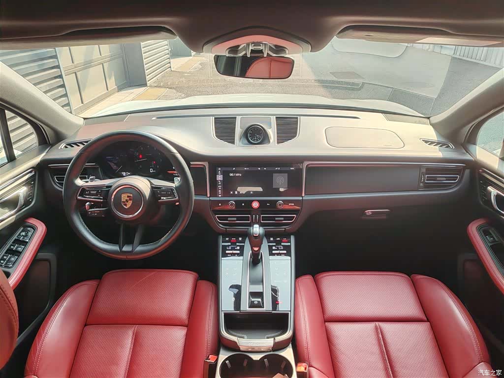 Porsche Macan, 2022 все фото