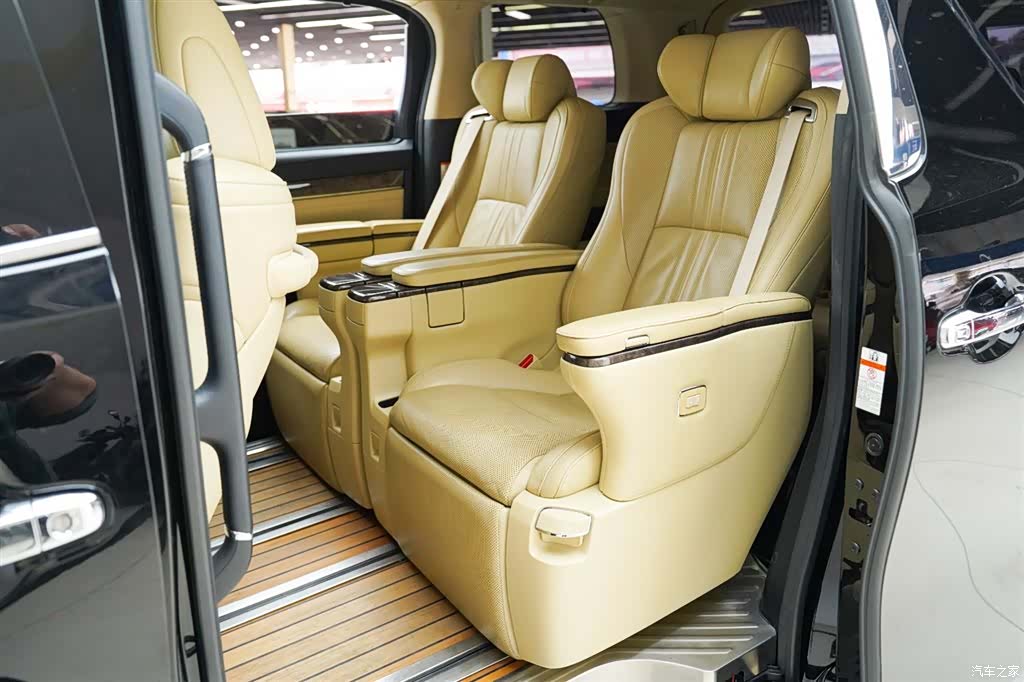 Toyota Alphard, 2018 4