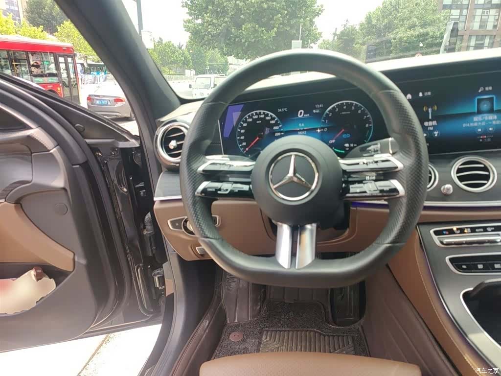 Mercedes-Benz E-Class, 2022 11