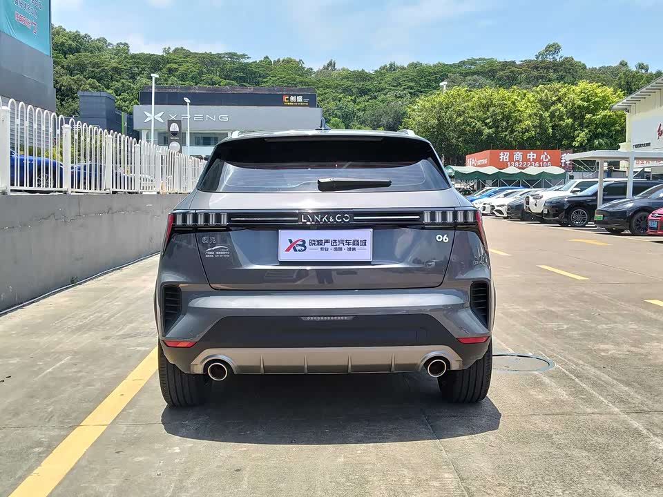 Lynk & Co 06