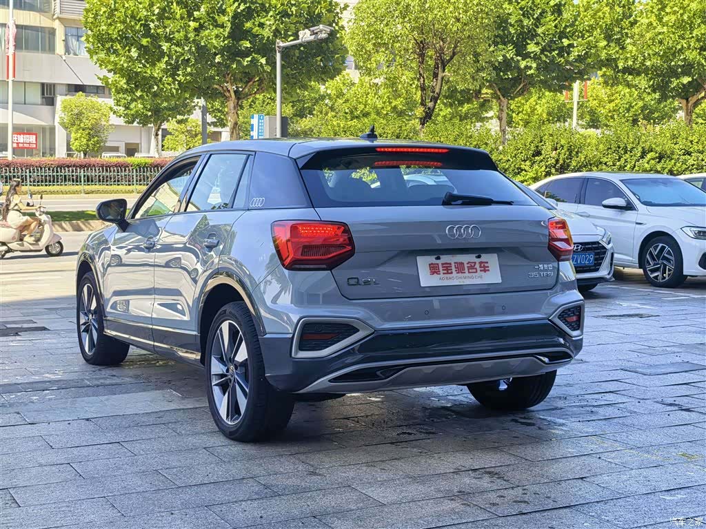 Audi Q2L, 2024 9