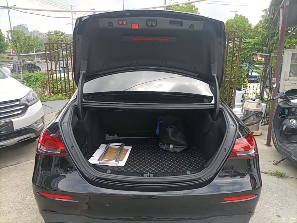 Mercedes-Benz E-Class, 2022 19