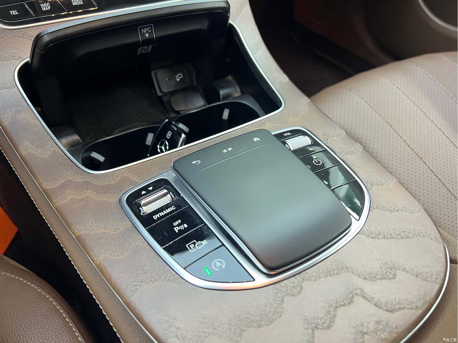 Mercedes-Benz E-Class, 2023 13
