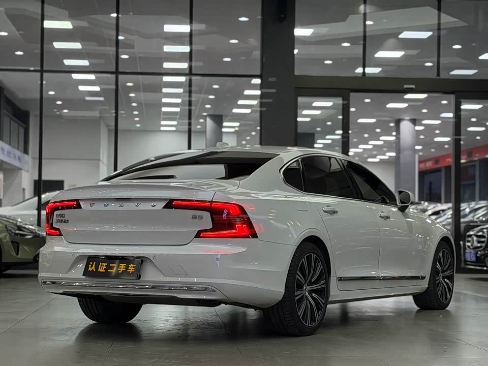 Volvo S90
