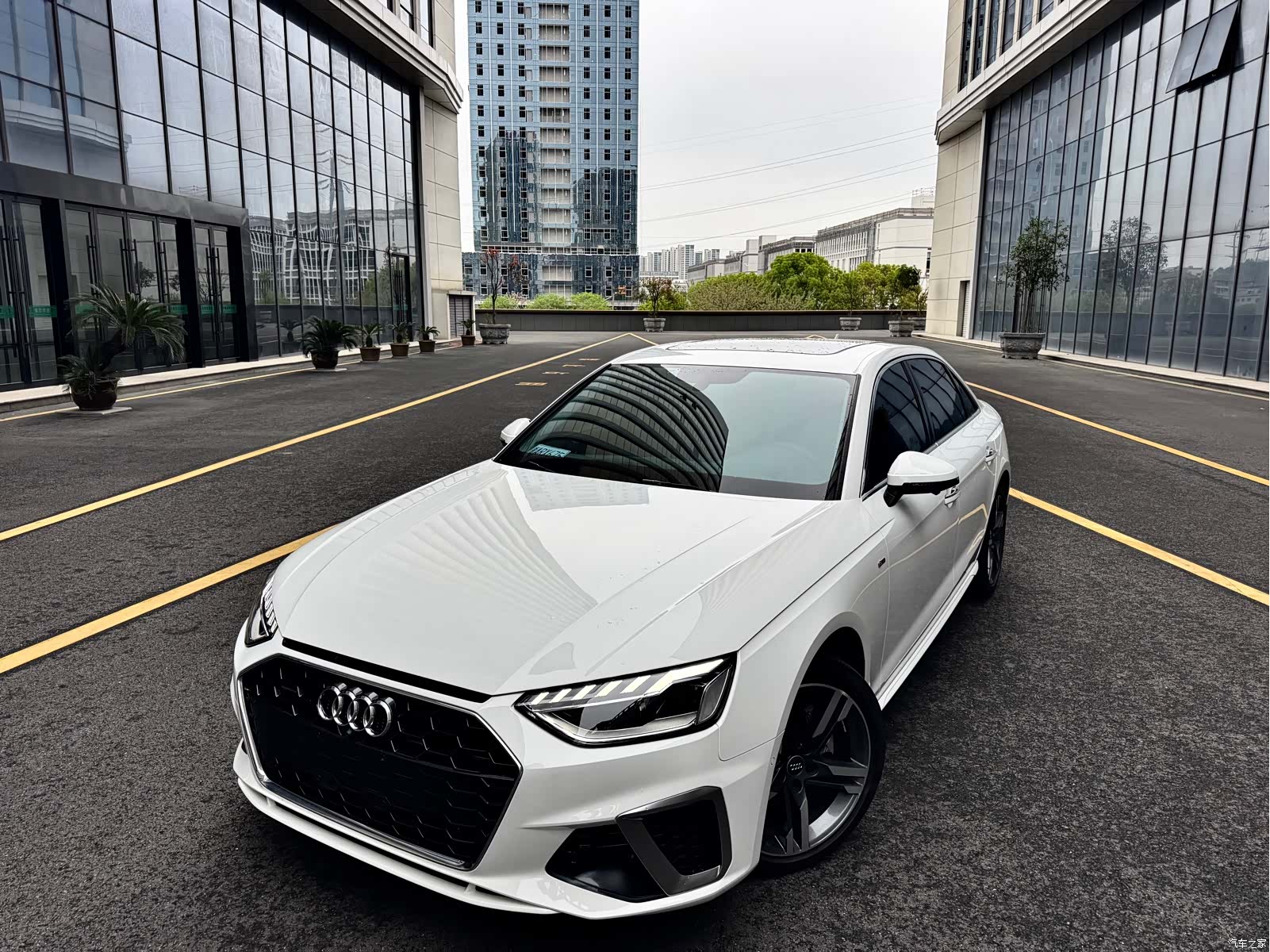 Audi A4L, 2021 1