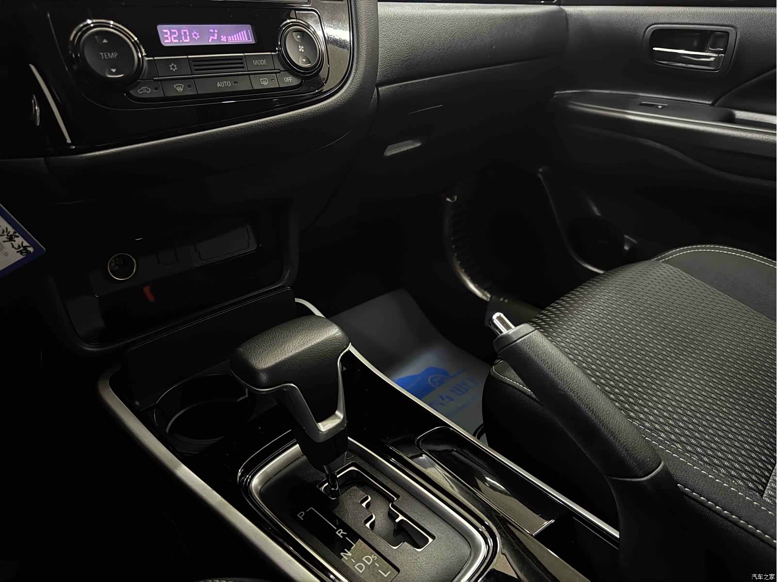 Mitsubishi Outlander, 2022 13
