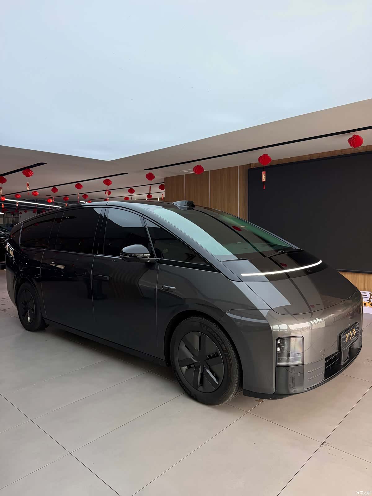 Li Auto MEGA, 2025 3