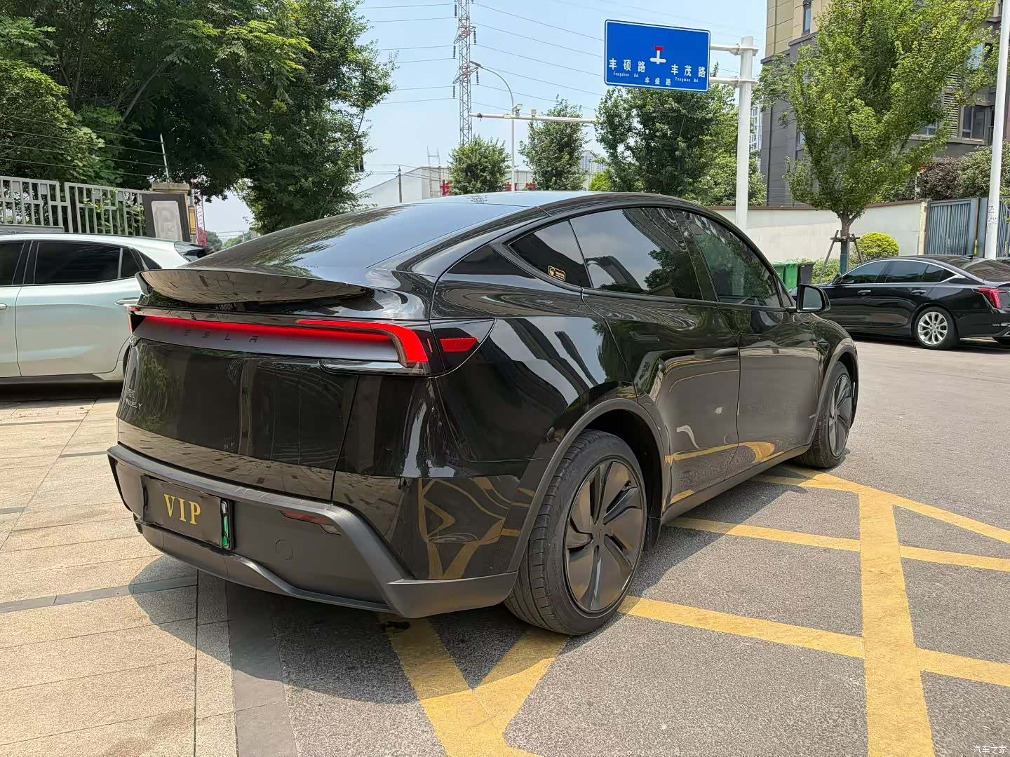 Tesla Model Y, 2026 7