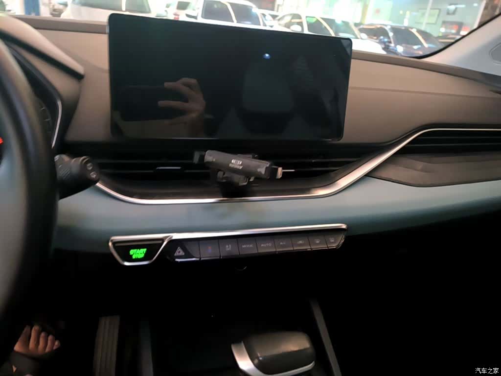 Geely Emgrand, 2022 9