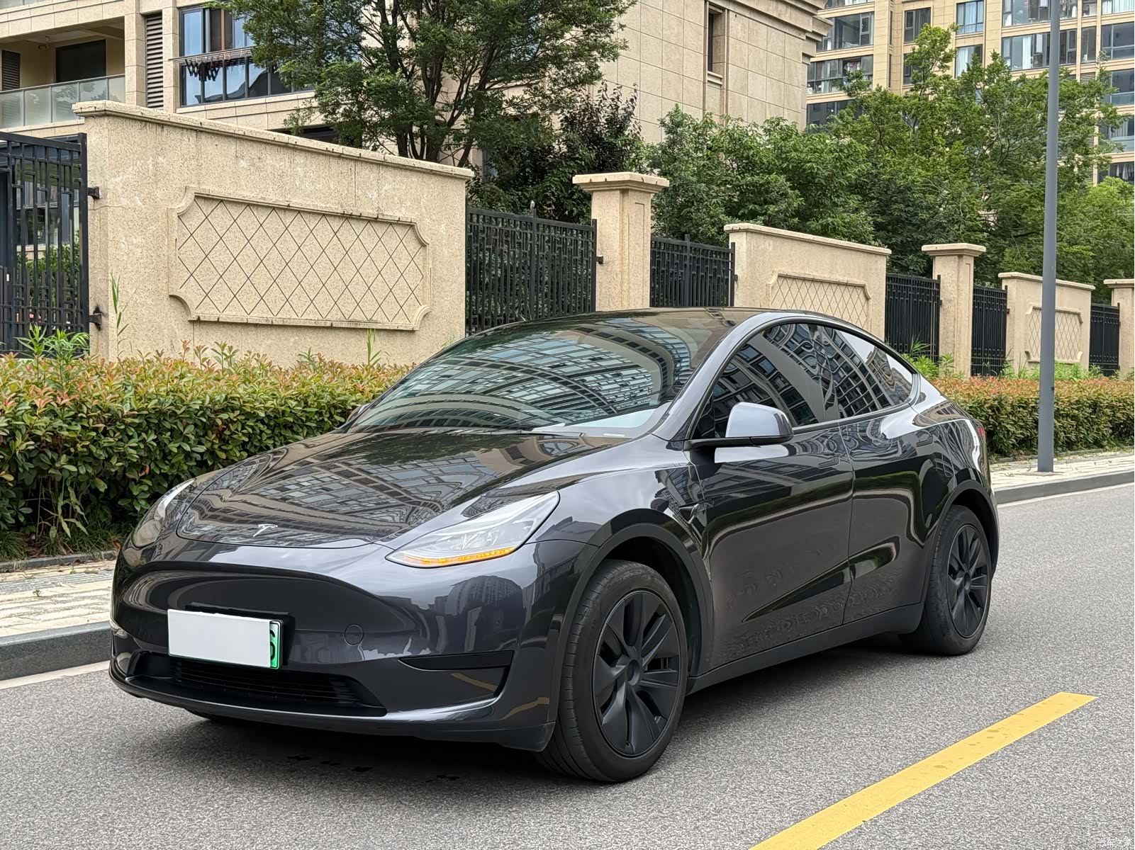 Tesla Model Y, 2025 1