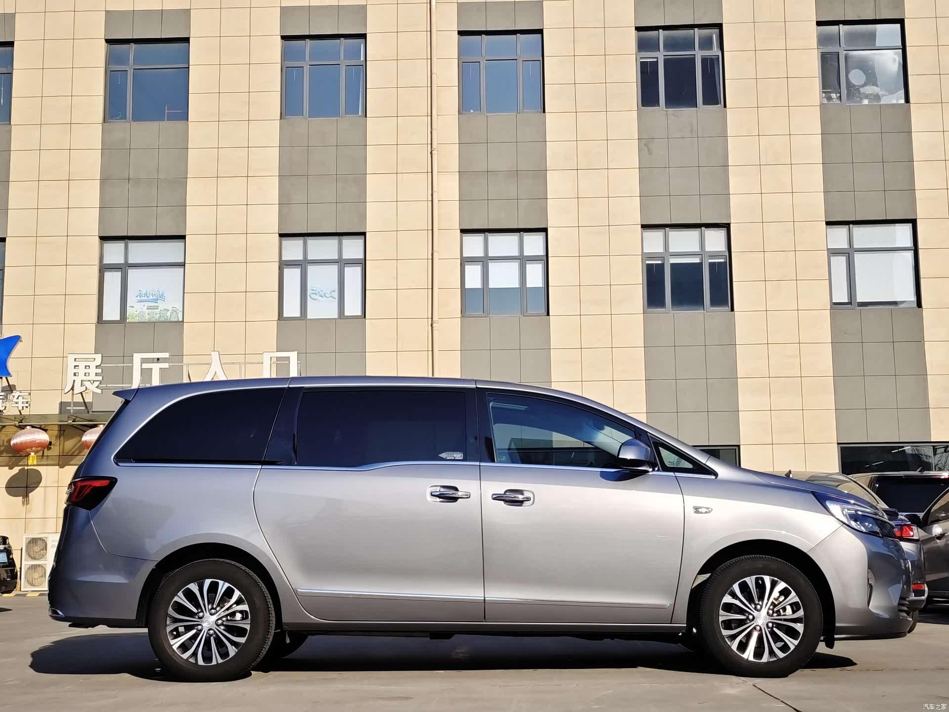 Buick GL8, 2020 4