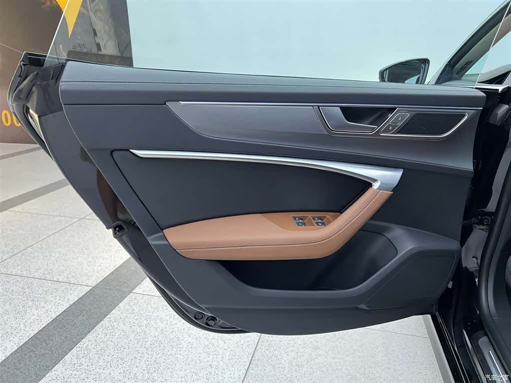 Audi A7L, 2024 21