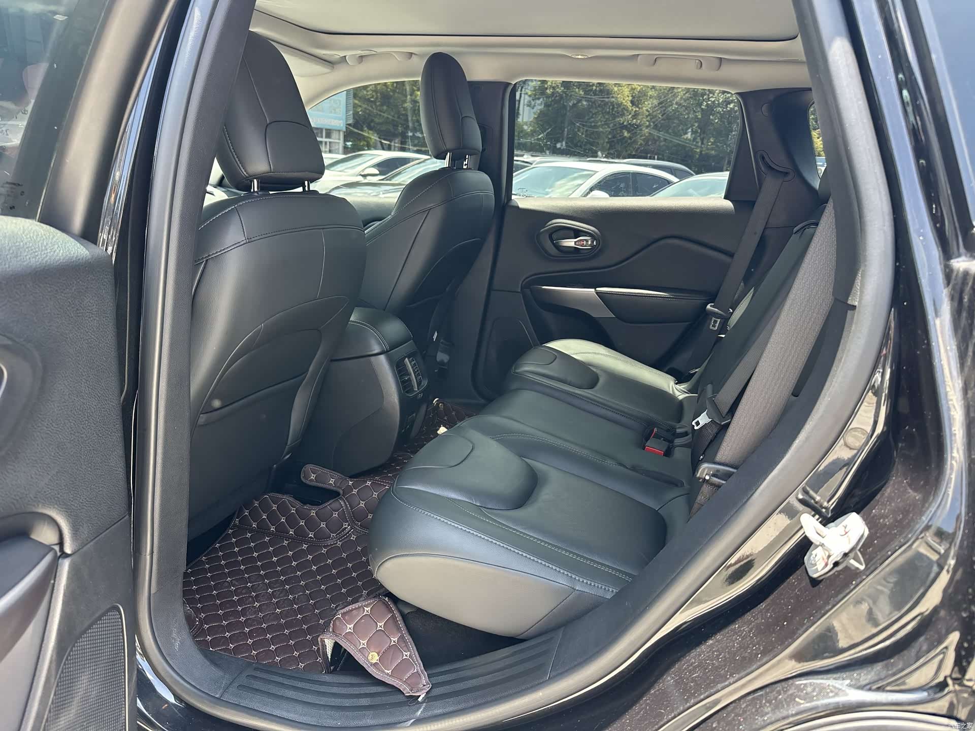 Jeep Cherokee, 2019 10